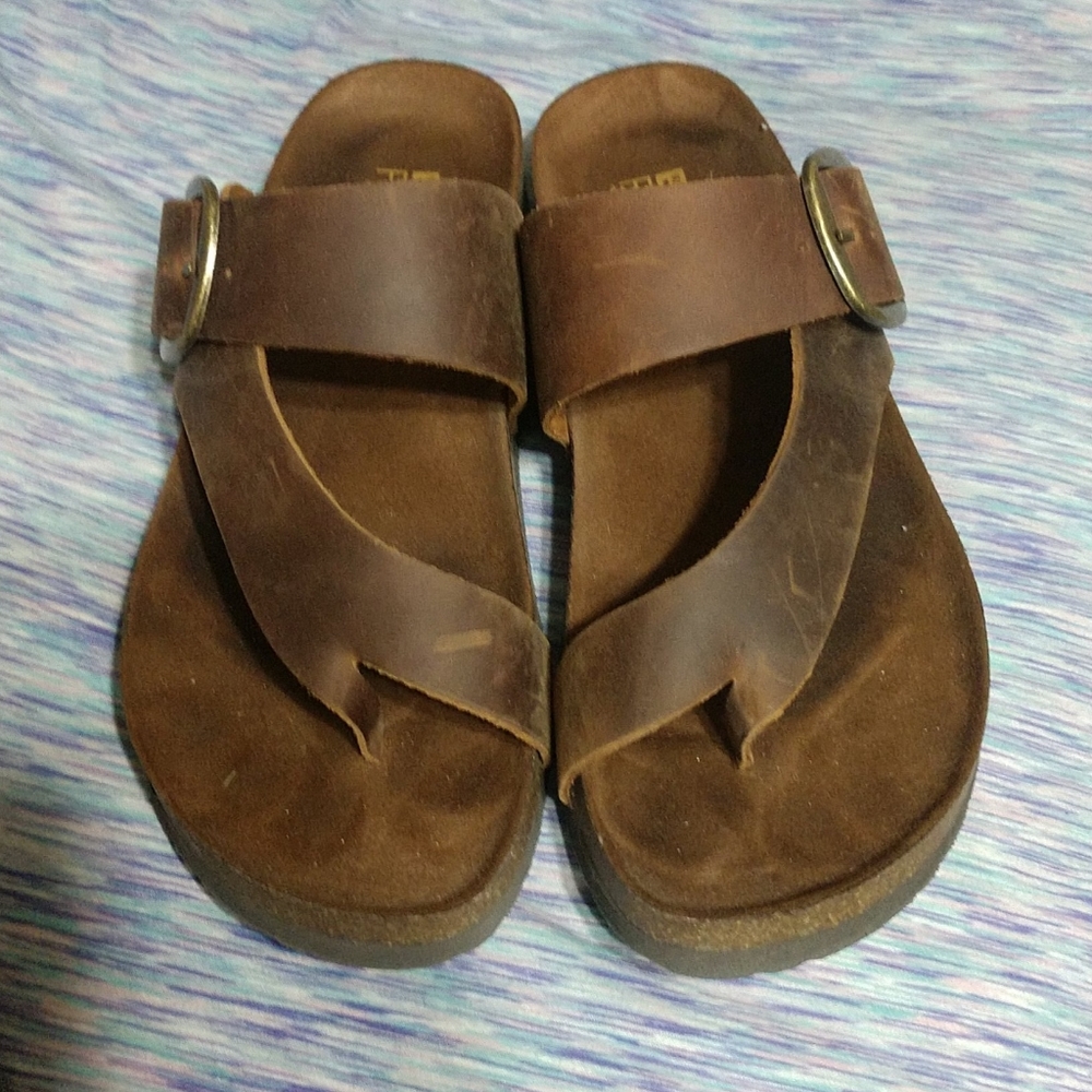 Sandals - Picture 2 of 3